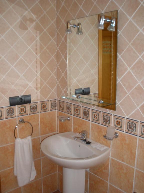 Hotel Restaurante Vinas Viejas Fuentes de Ayódar Quarto foto